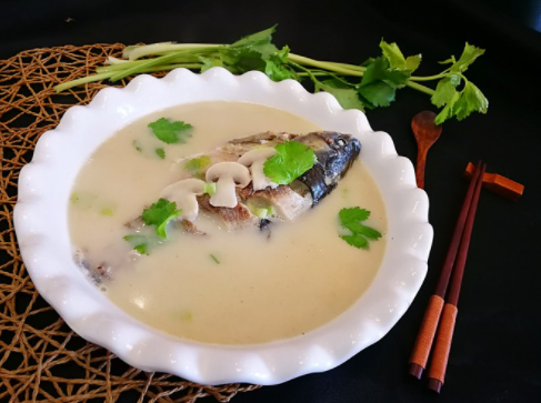 奶白鯽魚(yú)湯